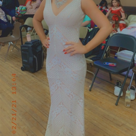 3 DRESSES - Picture 2 of 3